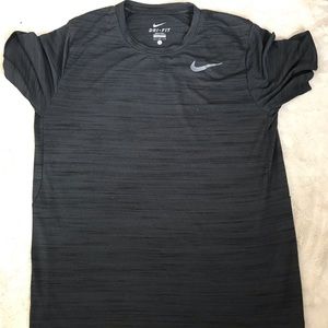 Men’s Nike active shirt